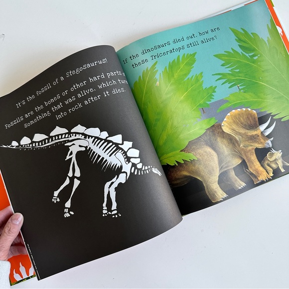 Dinosaurs A-Shine-A-Light interactive book by Sara Hurst, Lucy Cripps. For kids. - Picture 8 of 9